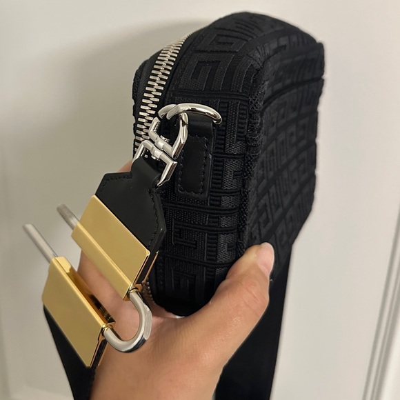 Men’s Givenchy Antigona U Camera Bag - Picture 13 of 16